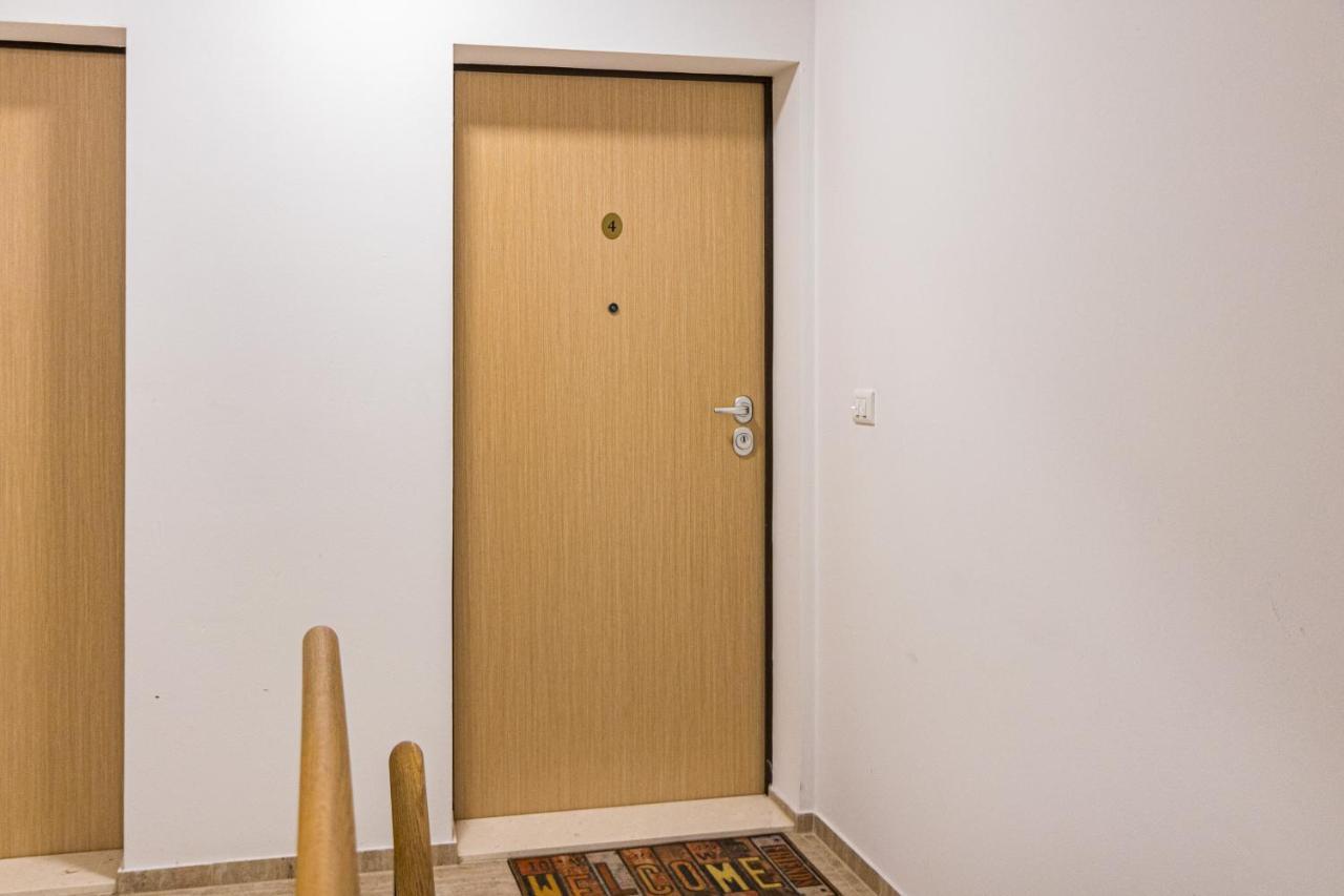 Apartment M****, New City Apartment + Parking プーラ エクステリア 写真