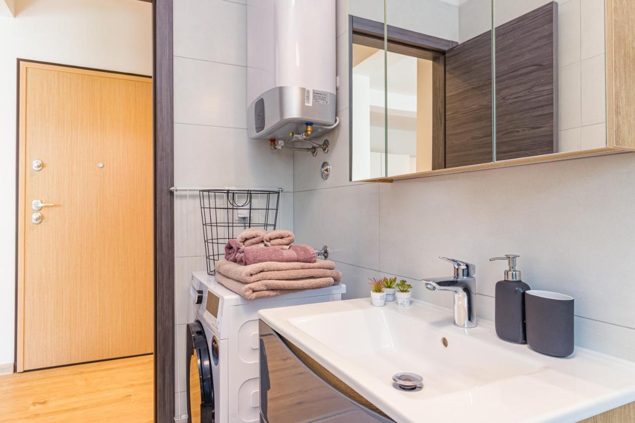 Apartment M****, New City Apartment + Parking プーラ エクステリア 写真