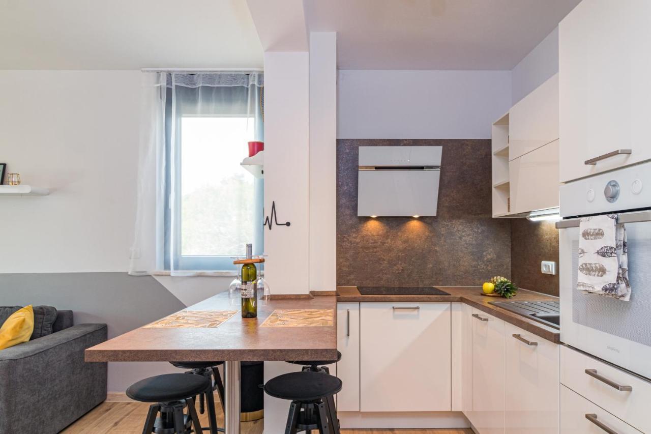Apartment M****, New City Apartment + Parking プーラ エクステリア 写真