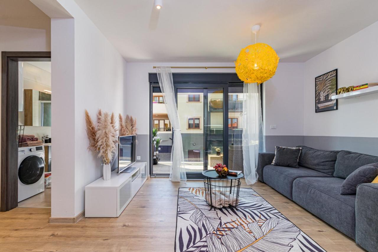 Apartment M****, New City Apartment + Parking プーラ エクステリア 写真