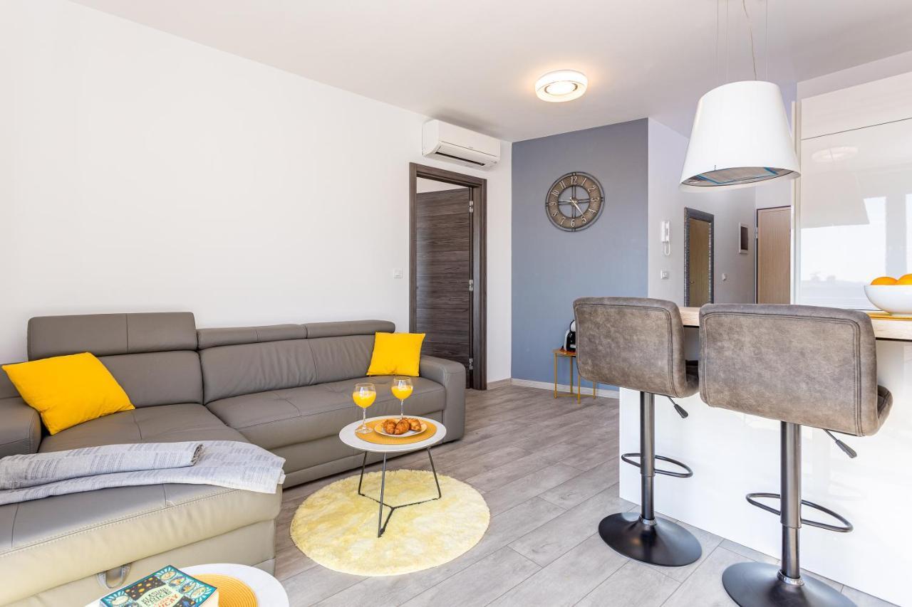 Apartment M****, New City Apartment + Parking プーラ エクステリア 写真