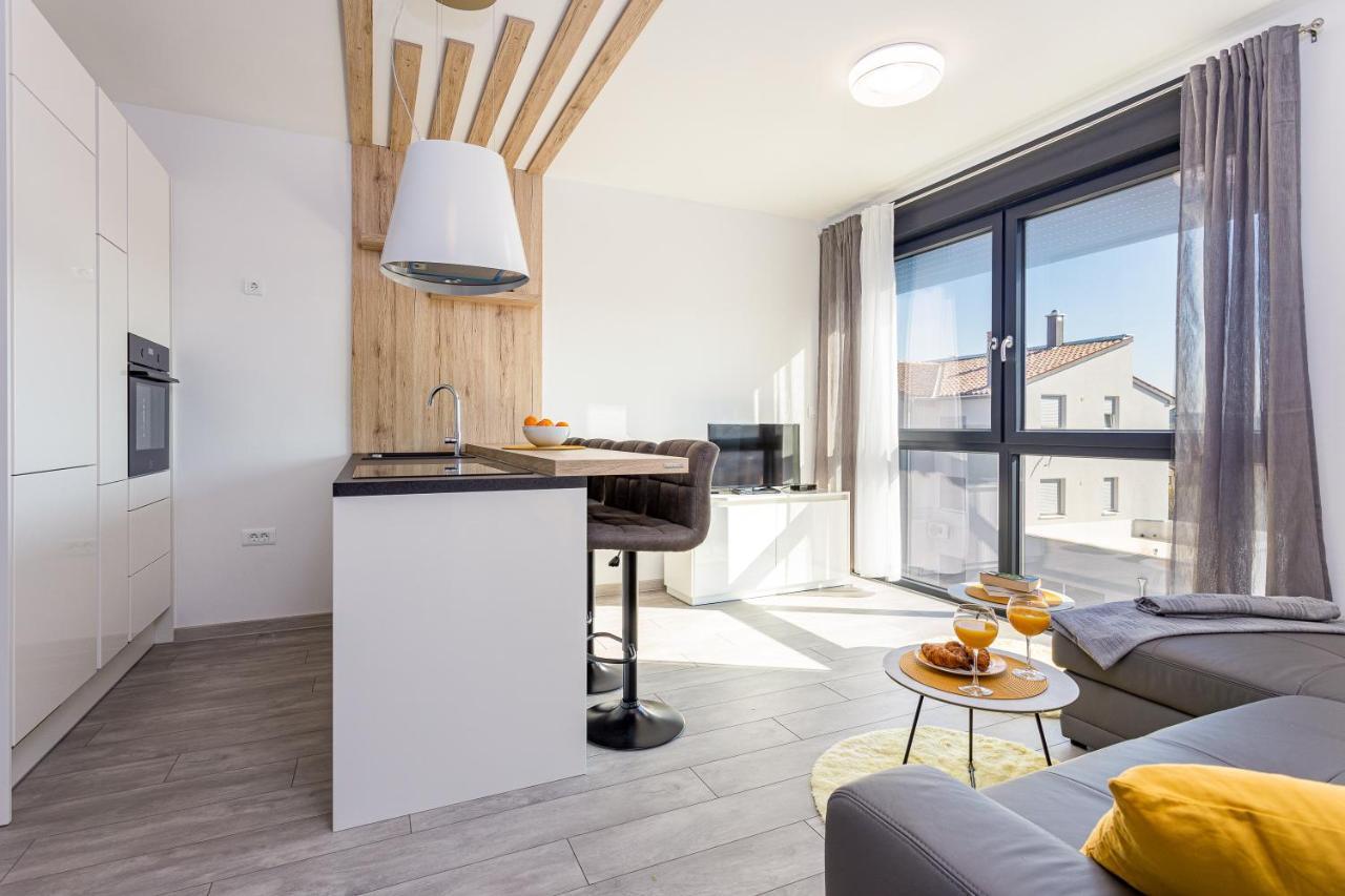 Apartment M****, New City Apartment + Parking プーラ エクステリア 写真