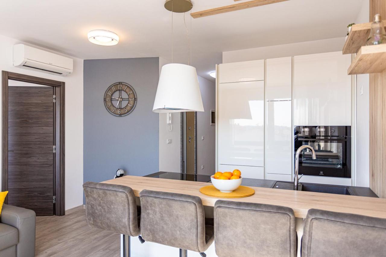 Apartment M****, New City Apartment + Parking プーラ エクステリア 写真