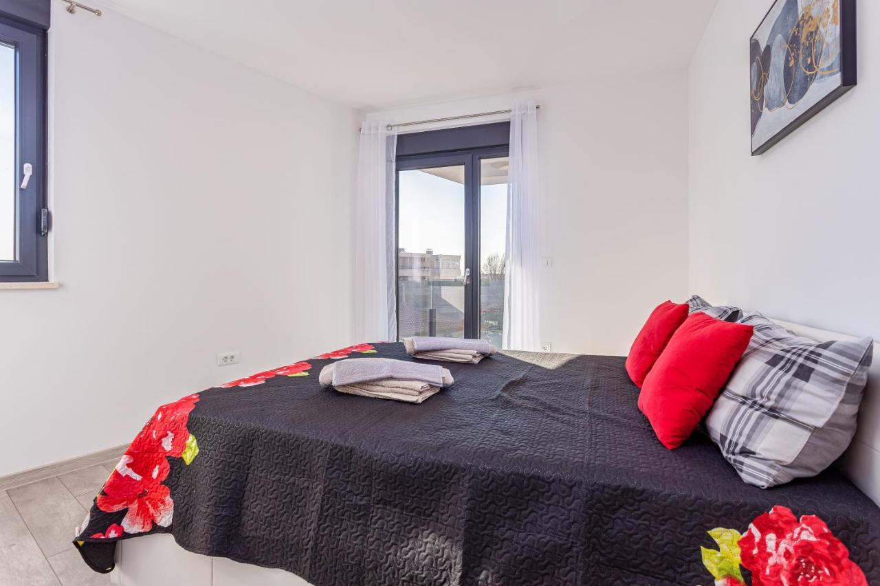Apartment M****, New City Apartment + Parking プーラ エクステリア 写真